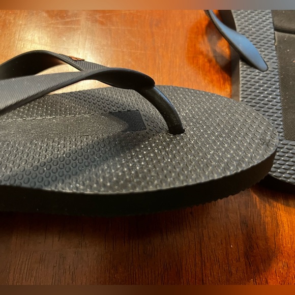 👣 NWOT Coachella Grounding Black Flip Flops - Picture 3 of 9